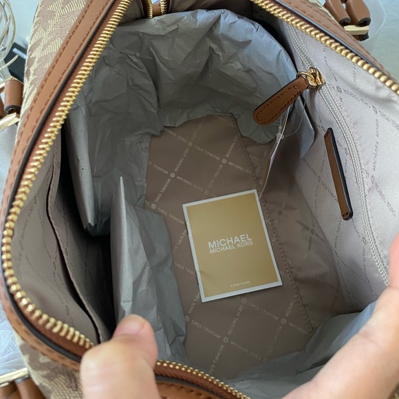 Michael Kors Bedford Large Duffle Satchel - Picture 6 of 9